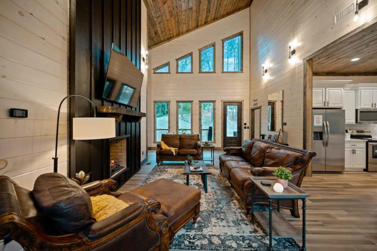 New Cabin W Hot Tub + Views Sleeps 12 브로큰보우 외부 사진