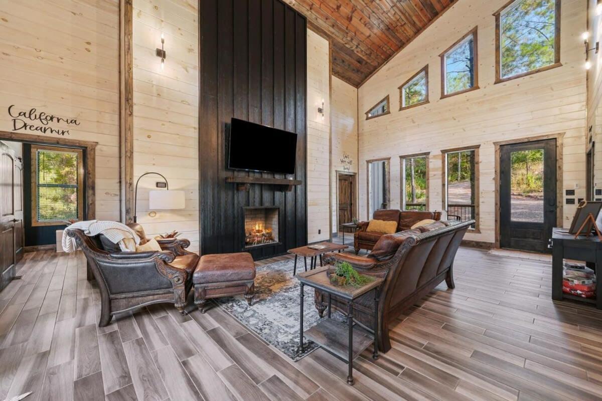New Cabin W Hot Tub + Views Sleeps 12 브로큰보우 외부 사진