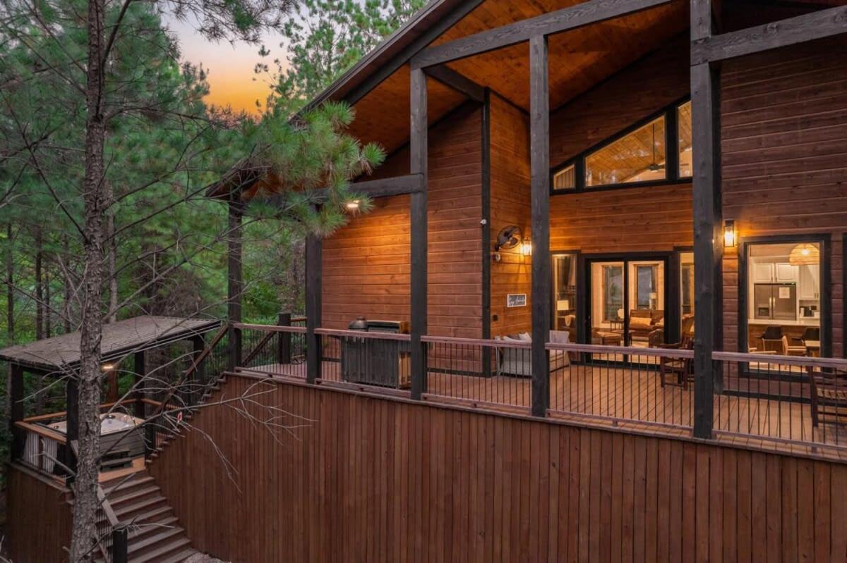 New Cabin W Hot Tub + Views Sleeps 12 브로큰보우 외부 사진