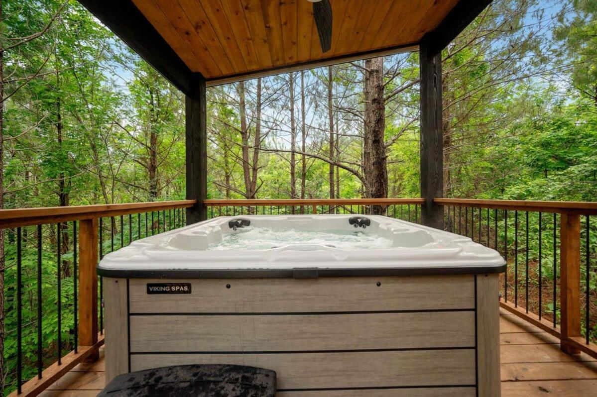 New Cabin W Hot Tub + Views Sleeps 12 브로큰보우 외부 사진