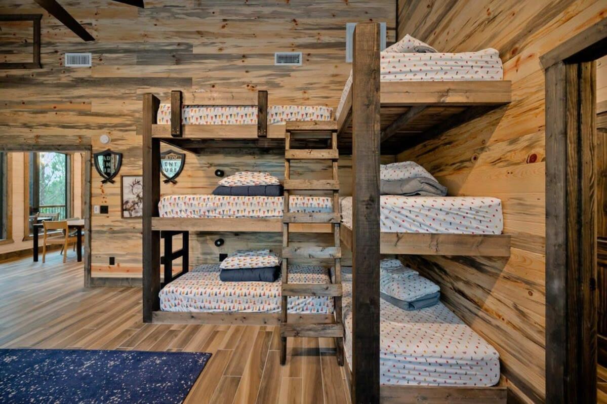 New Cabin W Hot Tub + Views Sleeps 12 브로큰보우 외부 사진