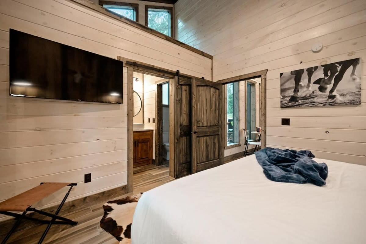 New Cabin W Hot Tub + Views Sleeps 12 브로큰보우 외부 사진