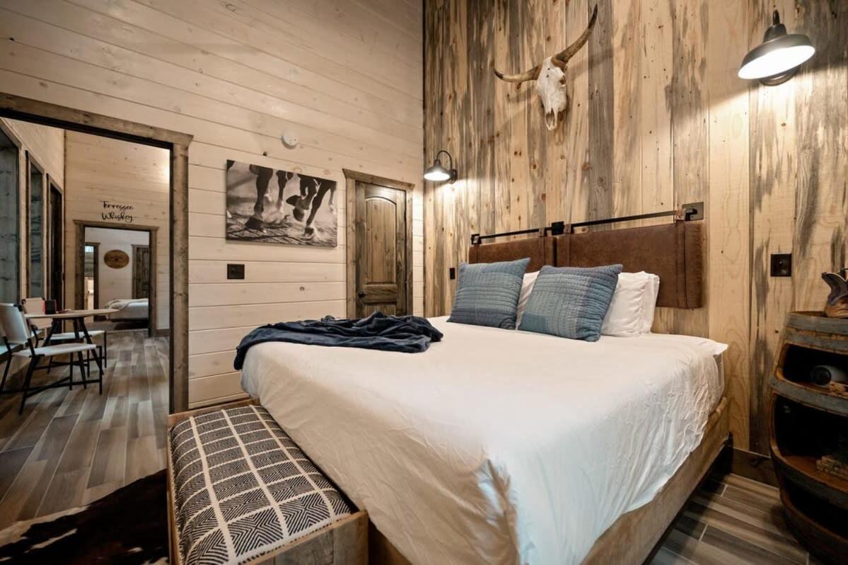 New Cabin W Hot Tub + Views Sleeps 12 브로큰보우 외부 사진