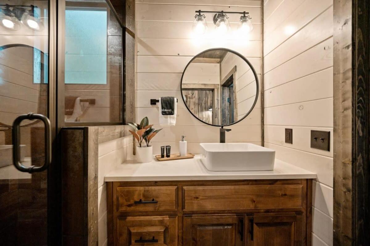 New Cabin W Hot Tub + Views Sleeps 12 브로큰보우 외부 사진