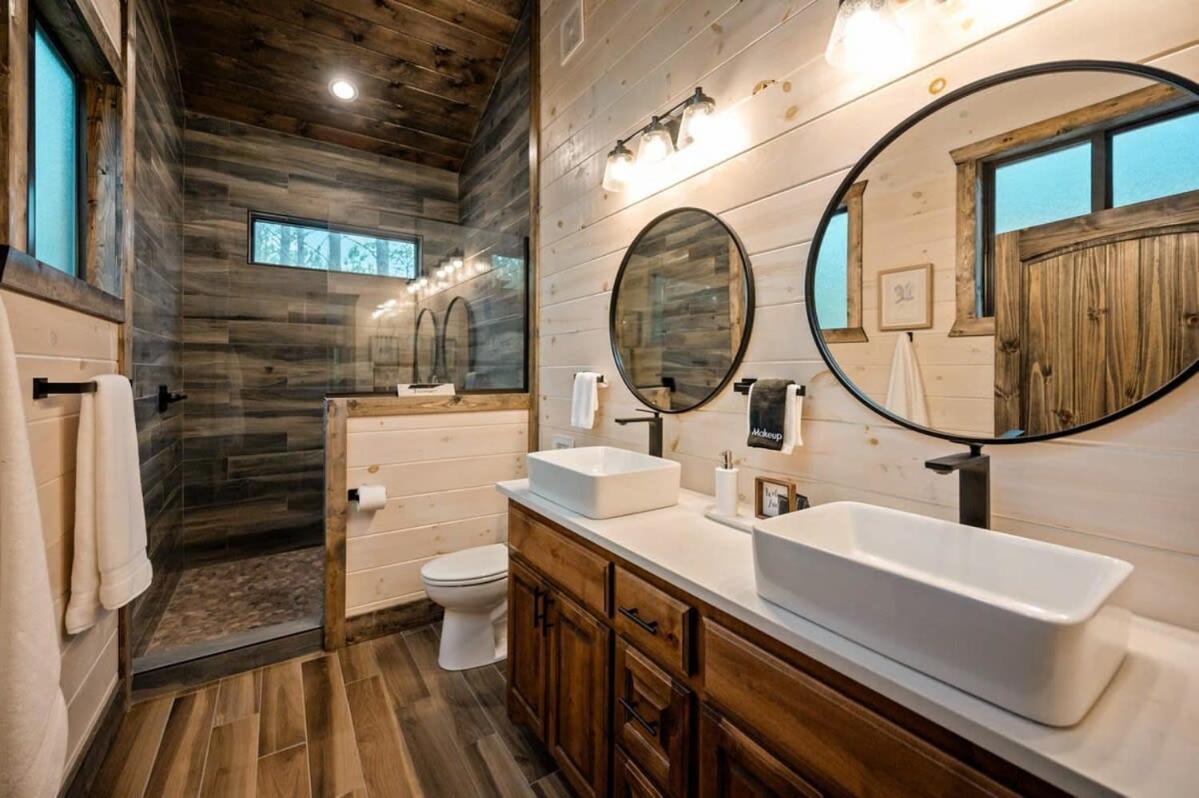 New Cabin W Hot Tub + Views Sleeps 12 브로큰보우 외부 사진