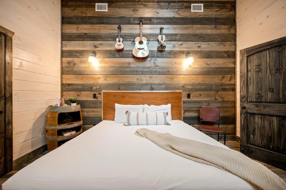 New Cabin W Hot Tub + Views Sleeps 12 브로큰보우 외부 사진