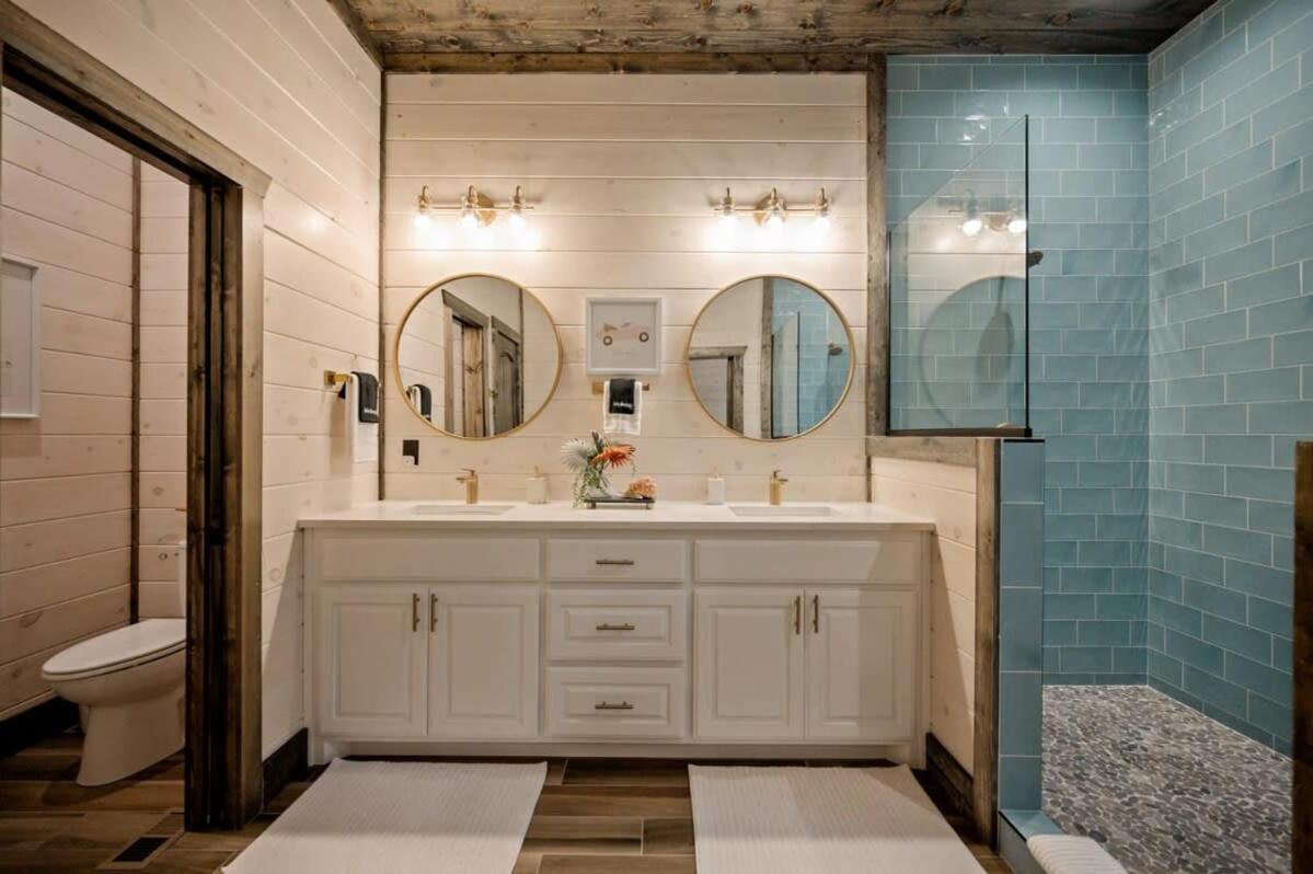 New Cabin W Hot Tub + Views Sleeps 12 브로큰보우 외부 사진
