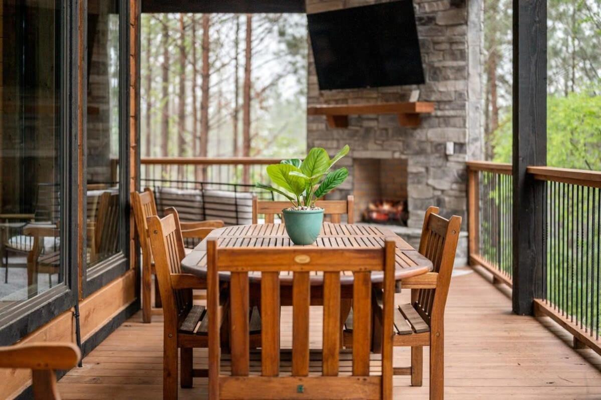 New Cabin W Hot Tub + Views Sleeps 12 브로큰보우 외부 사진