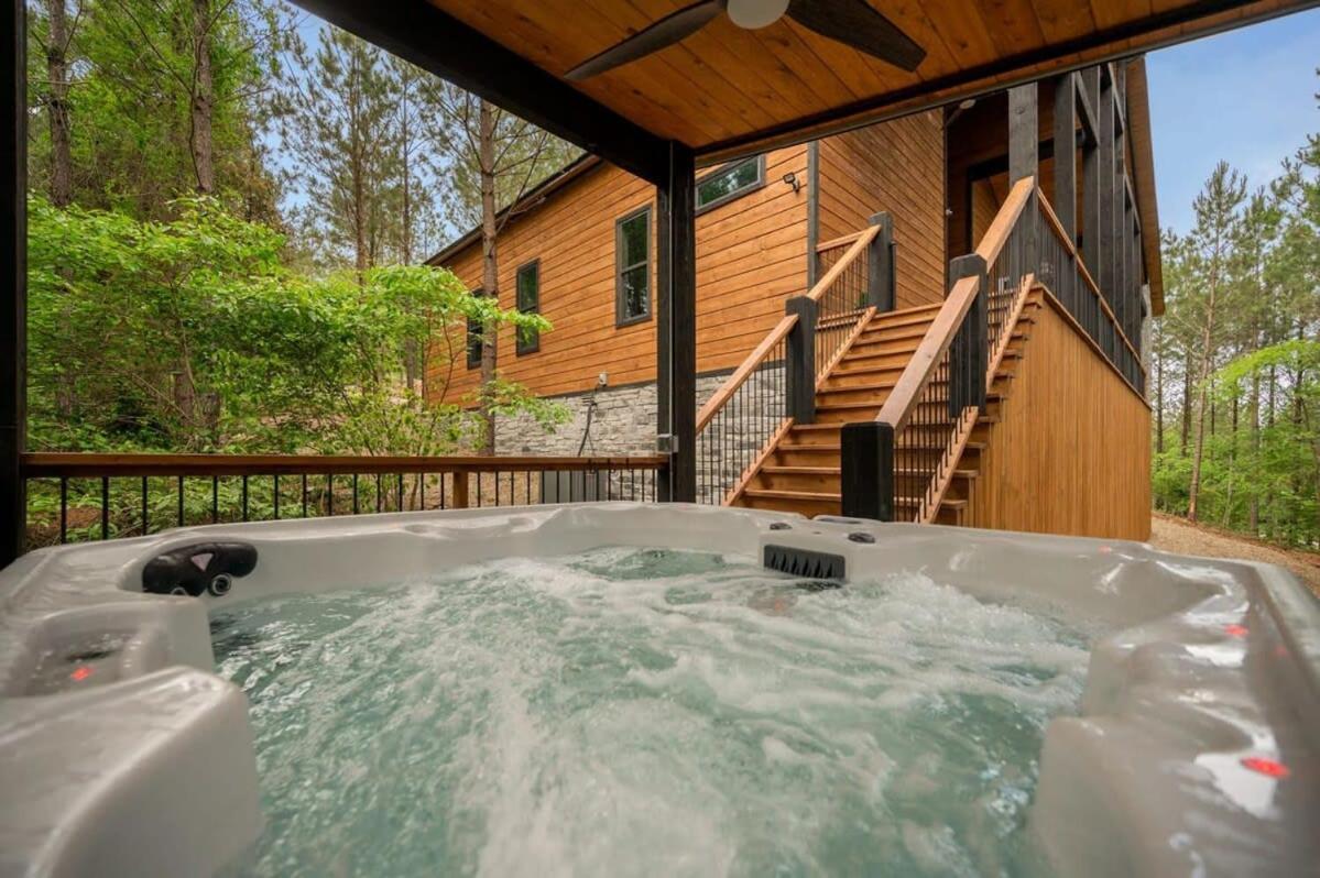 New Cabin W Hot Tub + Views Sleeps 12 브로큰보우 외부 사진