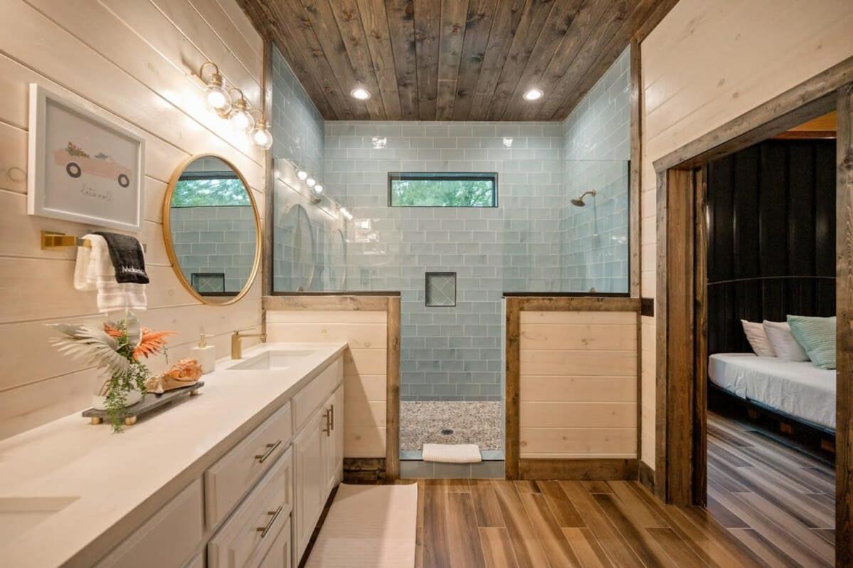 New Cabin W Hot Tub + Views Sleeps 12 브로큰보우 외부 사진