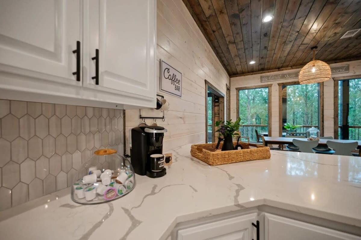 New Cabin W Hot Tub + Views Sleeps 12 브로큰보우 외부 사진