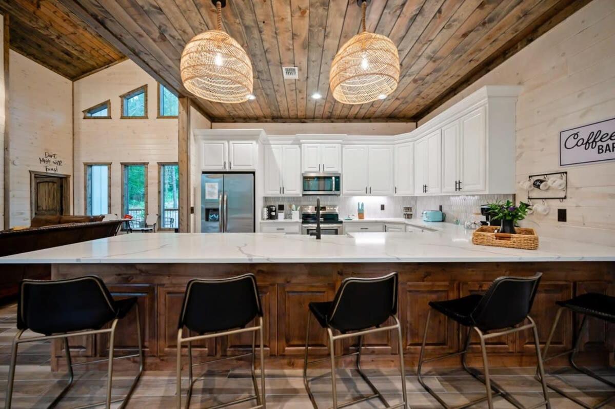 New Cabin W Hot Tub + Views Sleeps 12 브로큰보우 외부 사진