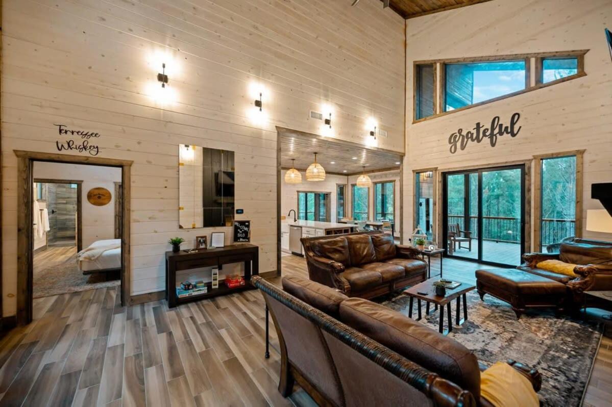 New Cabin W Hot Tub + Views Sleeps 12 브로큰보우 외부 사진