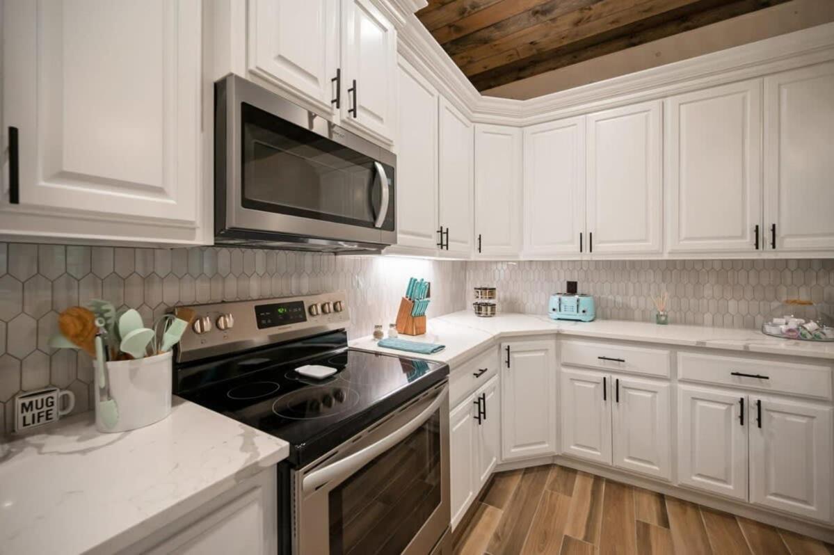 New Cabin W Hot Tub + Views Sleeps 12 브로큰보우 외부 사진