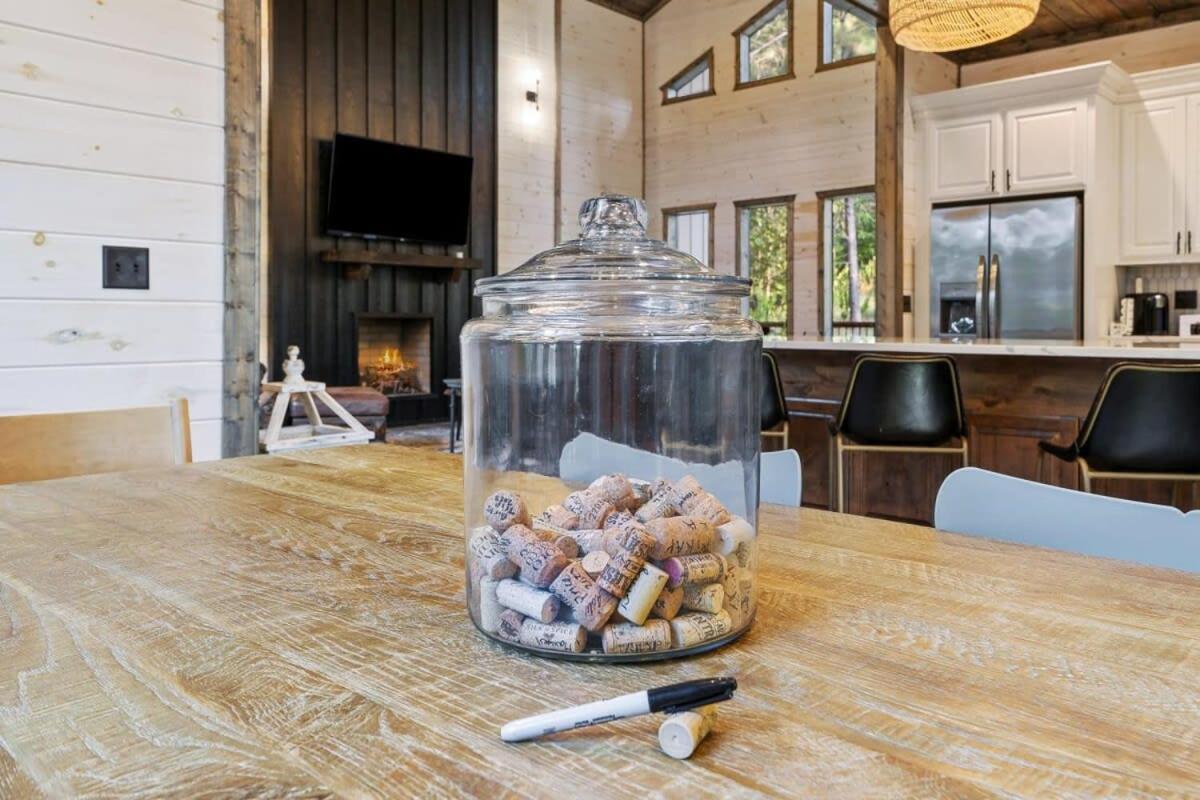 New Cabin W Hot Tub + Views Sleeps 12 브로큰보우 외부 사진